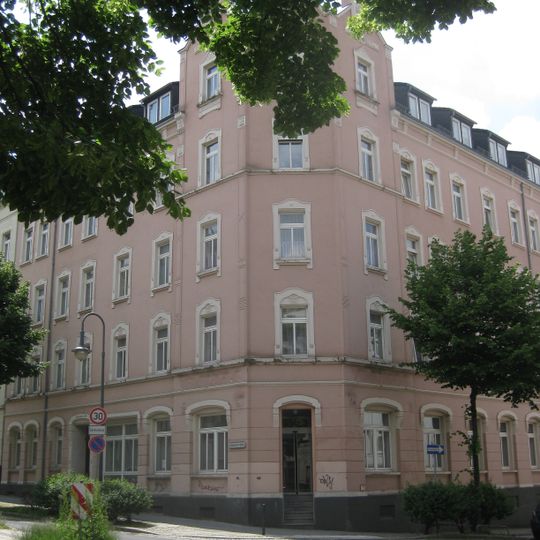 Mietshaus in geschlossener Bebauung in Ecklage Zietenstraße 69