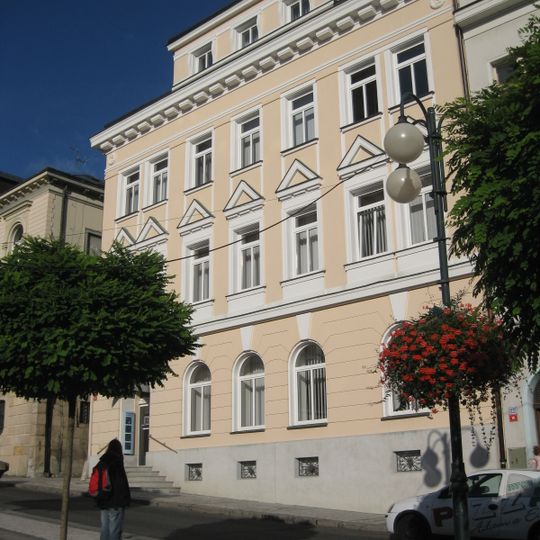 Mírové náměstí 13