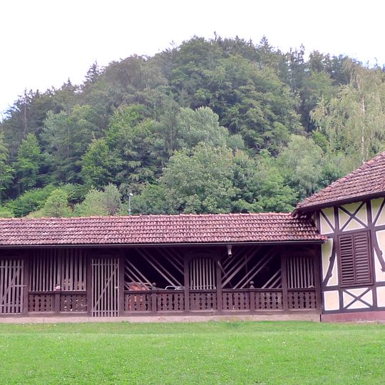 Kegelbahn mit Pavillon