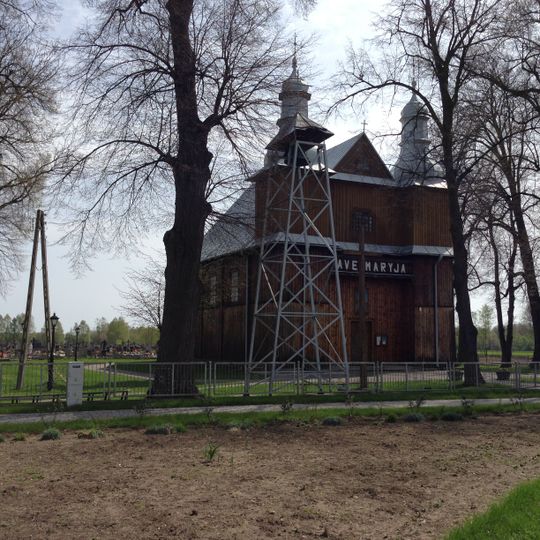 Otoczenie w granicach cmentarza kościelnego