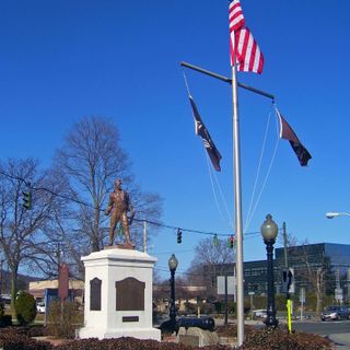 Triángulo y monumento al soldado de la avenida Washington