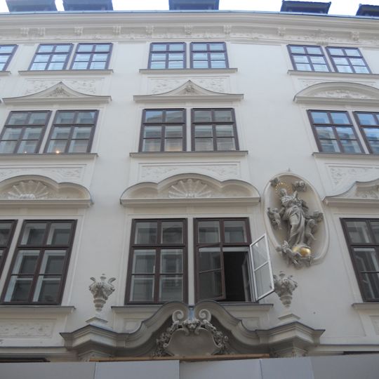 Bankgebäude, Ehem. Hochholzerhof