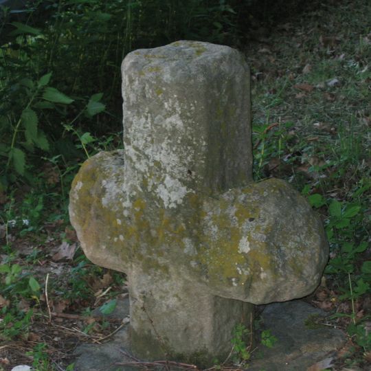 Steinkreuz am Waldfriedhof