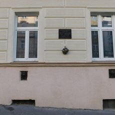 Pamětní deska Marie Cibulkové na domě Sinkulova 511/46 v Praze