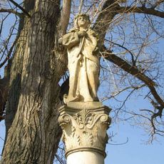 Sloup se sochou svaté Filomény u Rovenska