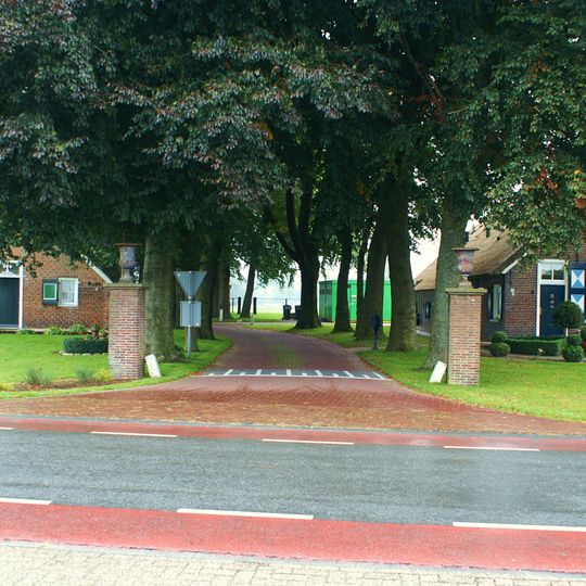 Huis Morren brick gateposts