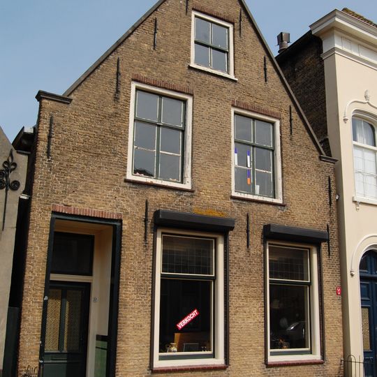 Voorstraat 32, Stad aan 't Haringvliet