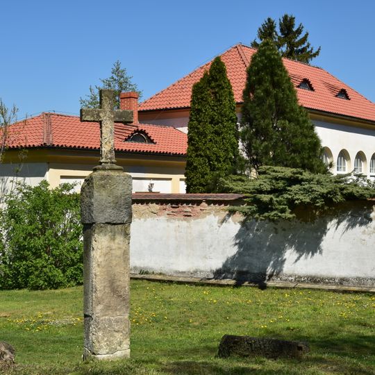 Kříž na západním okraji Bělušic