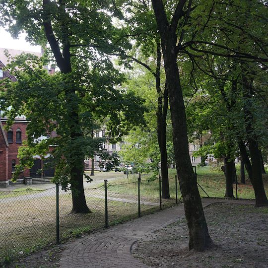 Otoczenie parkowe kościoła im. Marcina Lutra w Chorzowie