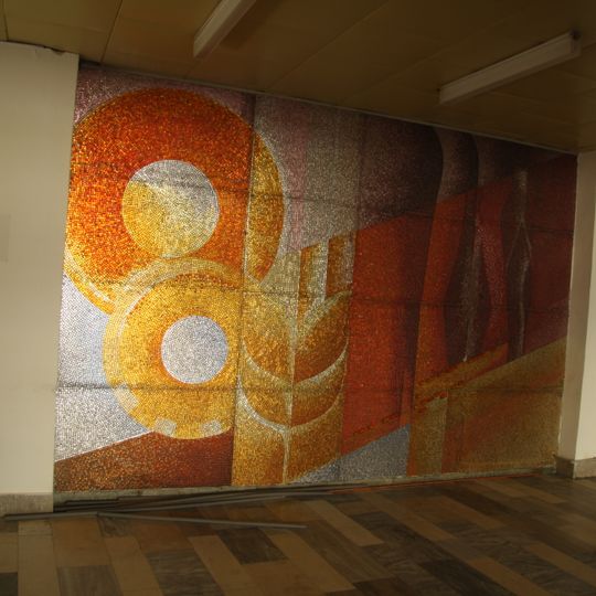 Skleněná mozaika v přízemí budovy Středního odborného učiliště zemědělského, Engelsova 890