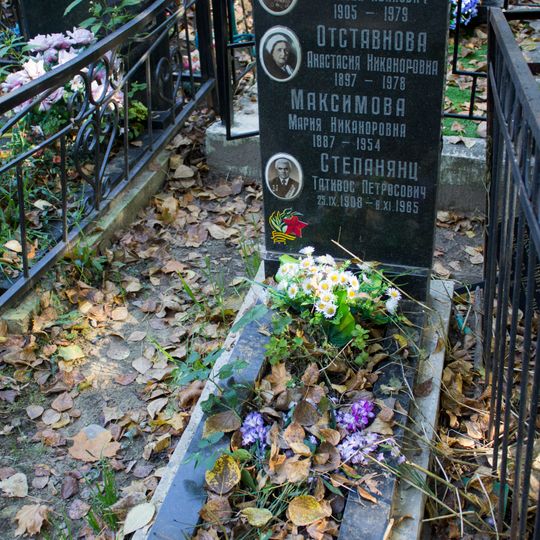 Могила Отставнова Алексея Ивановича , лейтенанта, разведчика, Героя Советского Союза