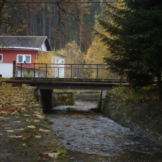 Most silnice II/453 přes Komorský potok v Komoře