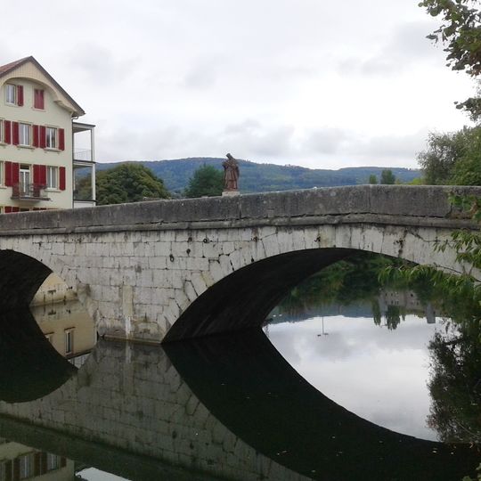 Birsbrücke und Brunnen