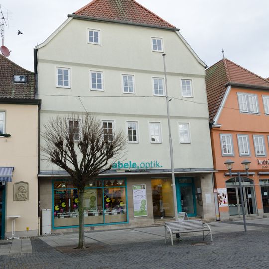 Wohn- und Geschäftshaus