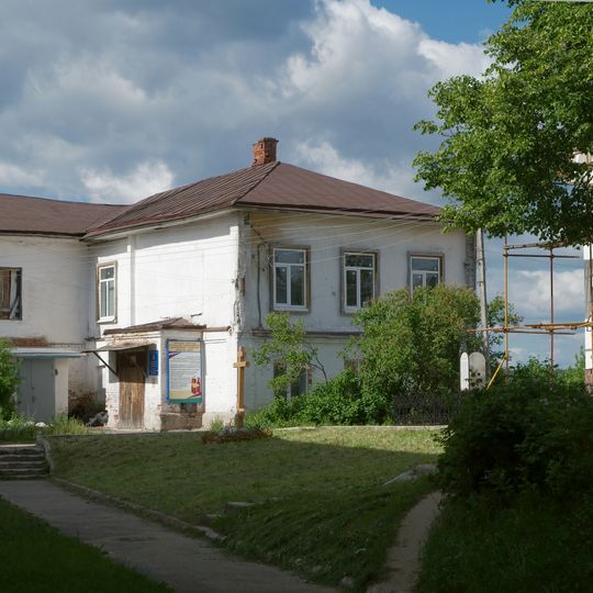 Здание женской гимназии