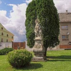 Sousoší Panny Marie s Ježíškem ve Starém Městě na náměstí Osvobození