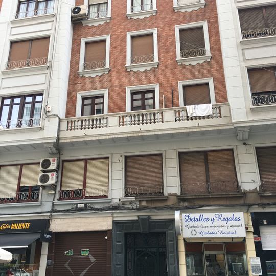 Building at 8 Padilla street, Valencia