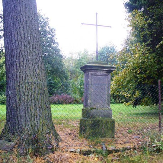 Kříž v zahradě domu 225 v Mistrovicích