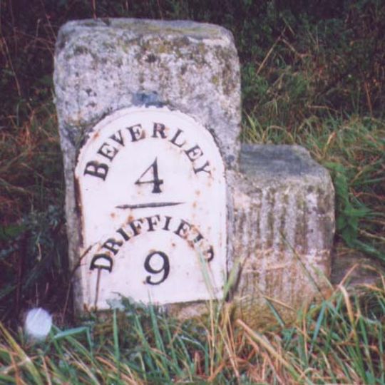 Milestone, Between Scorborough Lodge and Old Road Junction