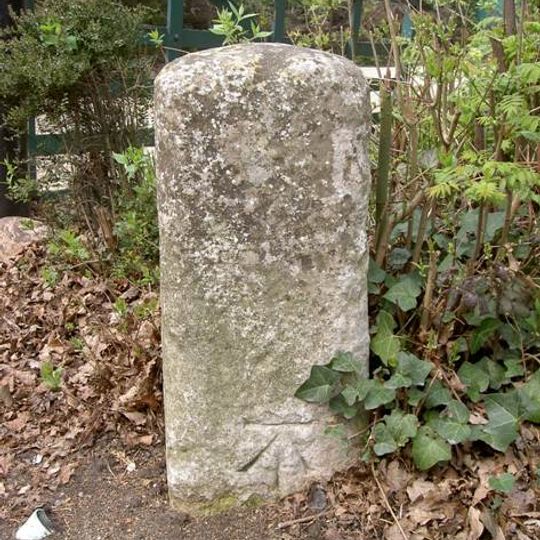 Milestone, Sarisbury; by No. 98 Sarisbury Road - house name Jeanette