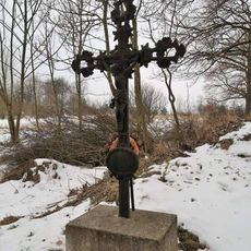 Kříž v zaniklé obci Hrachoviště