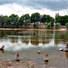 Ancient bridges over the Loire in the Touraine area