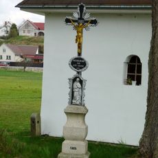 Kříž u kaple ve Žďáru