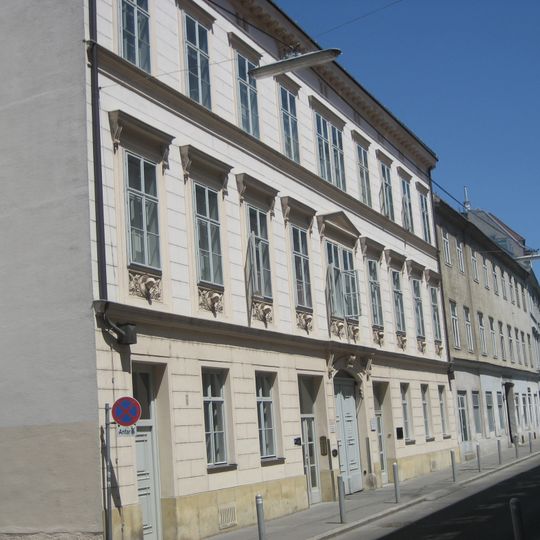 Schmalzhofgasse 16, Vienna