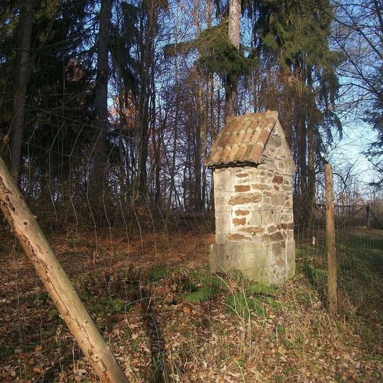 Kaplička v zámecké zahradě u Trpíst
