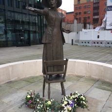 Estatua de Emmeline Pankhurst