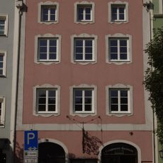 Wohn- und Geschäftshaus