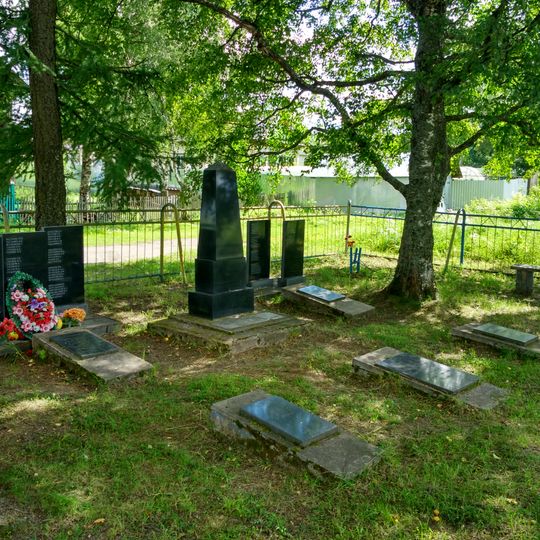 Братская могила советских воинов, партизан и подпольщиков