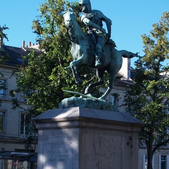 Equestrian statue of Bertrand du Guesclin
