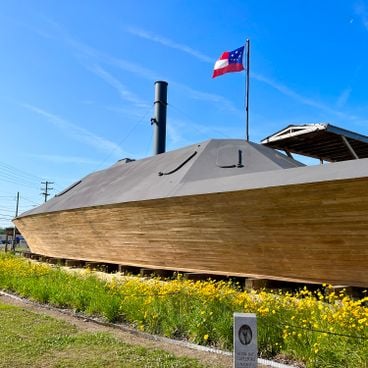 Historiska örlogsfartyg: Museumsfartyg, flytande minnesmärken