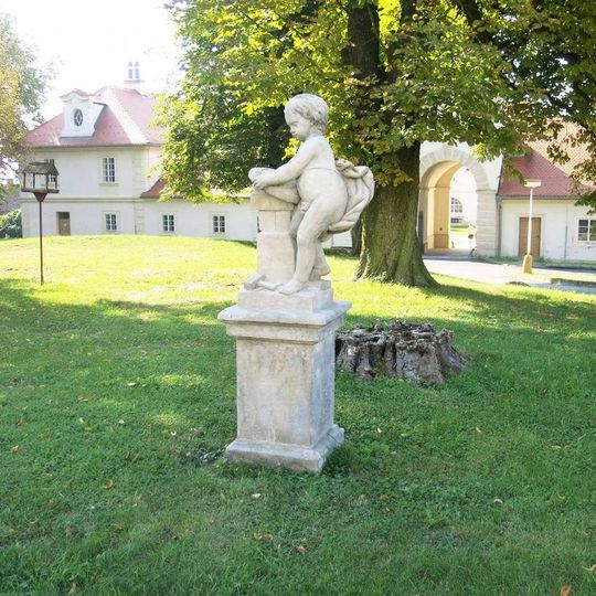 Alegorická socha Rétorika před zámkem v Lysé nad Labem