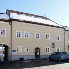 Wohn- und Geschäftshaus, Geburtshaus von Hans Schnopfhagen