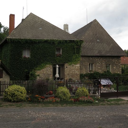 Měcholupy Old Castle