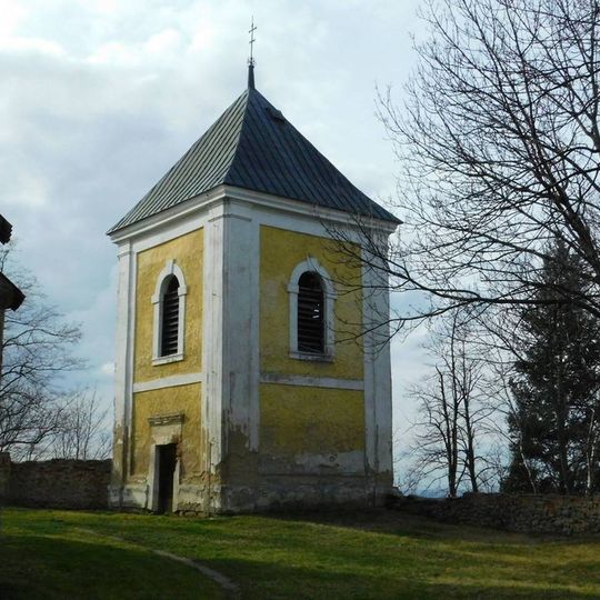 Zvonice u kostela svatého Jiří v Hradešíně
