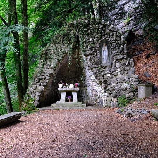 Grotte mariale de Lévaud