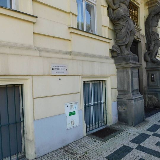 Pamětní deska Antonínu Černému ve Vítězné ulici v Praze