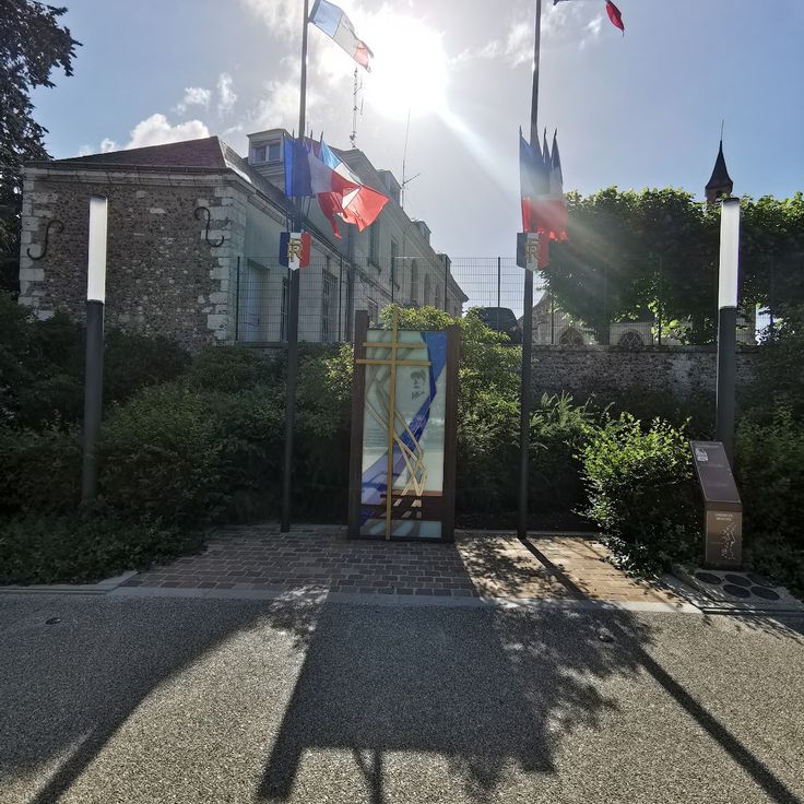 À la mémoire du Général de Gaulle