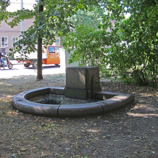 Parkanlage mit Brunnen Rabensteinplatz