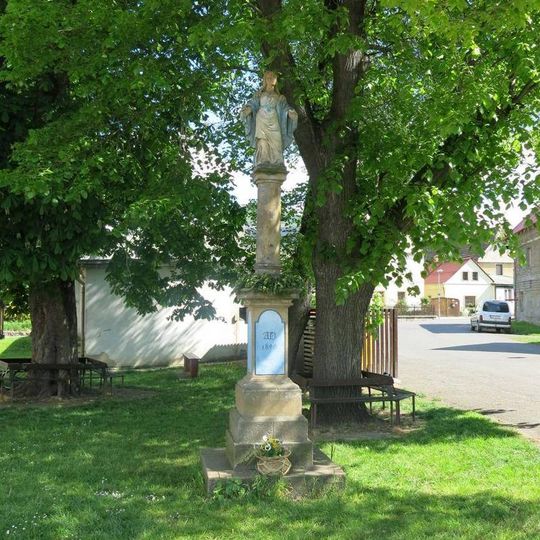 Socha Panny Marie na náměstí v Libochovanech