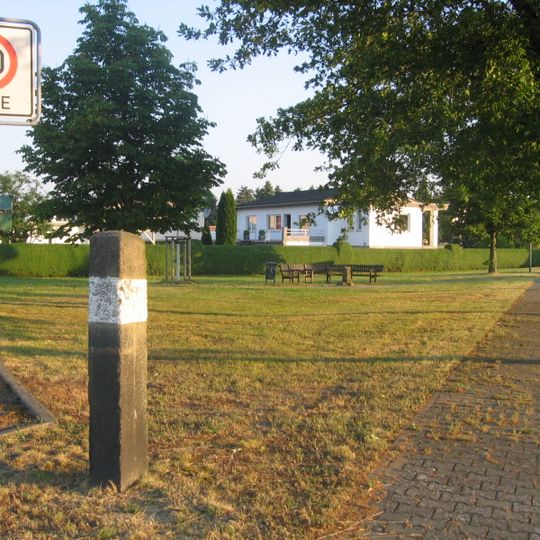 Wegesäule Arnsdorfer Straße/Hauptstraße