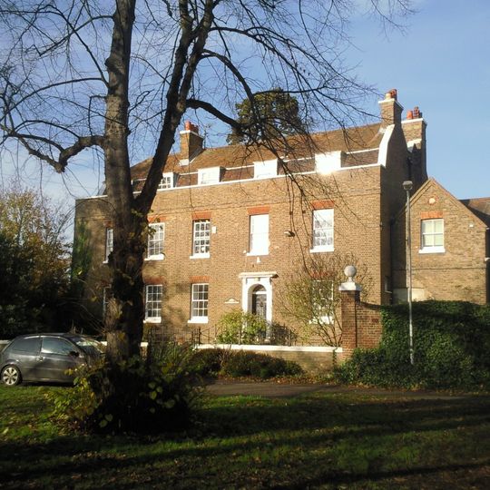 Burlington House  and Flanking Walls Of Burlington House