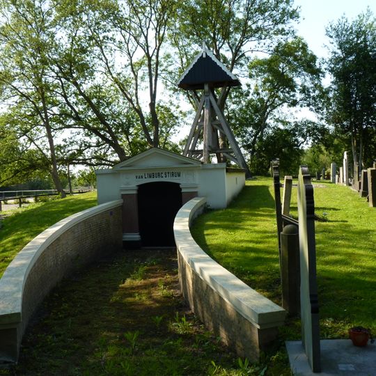 Algemene begraafplaats, grafkelder familie Van Limburg Stirum