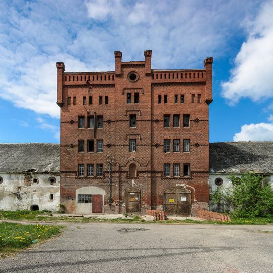 Spichlerz z dwiema stodołami