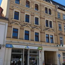 Mietshaus in geschlossener Bebauung Hauptstraße 37