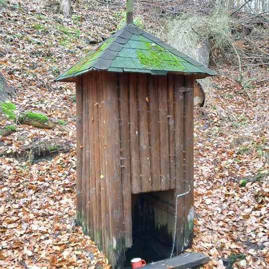 Kaplička vlevo od kaple východně od Šipína