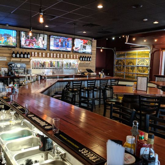 Magic Tree Pub & Eatery